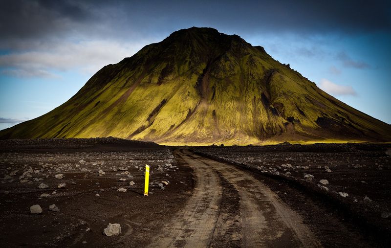 Пирамидная гора. Пустыня вулканической пыли Маэлифеллссандур в Исландии. (Photo and caption by Sukru Mehmet Omur)