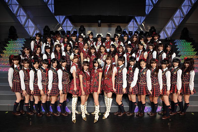 Одной из самых многочисленных поп-групп стала японская «AKB48», в ней поют 48 девушек. В 2006 году группа выпустила свой первый сингл.