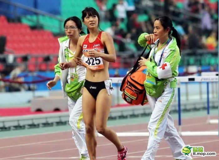Failed runners. Liao китайская спортсменка. Суровые китайские девушки. Китайские спортсменки похожие на мужчин. Китаянки девушки бегуны.