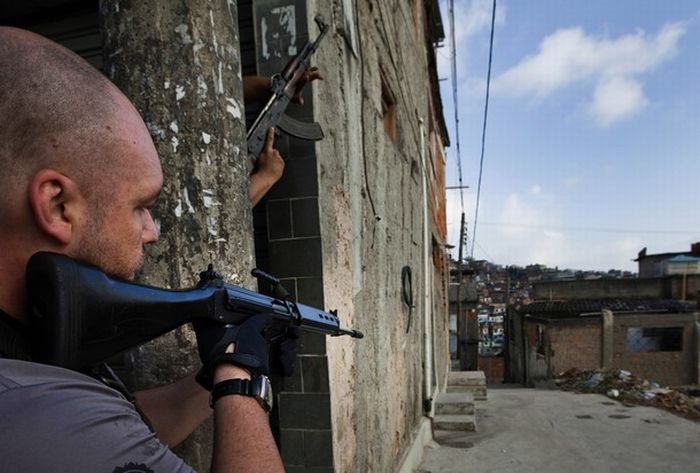 Война с наркомафией в Рио-де-Жанейро (19 фото)