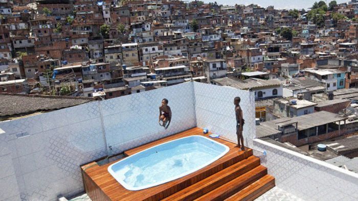 Захваченный дом наркобарона в Рио-де-Жанейро (10 фото)