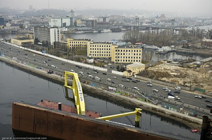 Рухнул самый большой кран в Украине (53 фото + 1 видео)