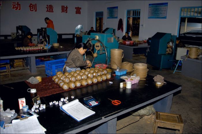 Как в Китае делают фейерверки (21 фото)