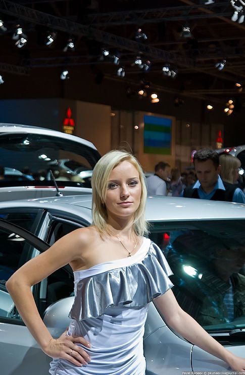 Девушки с Московского международного автосалона (43 фото)