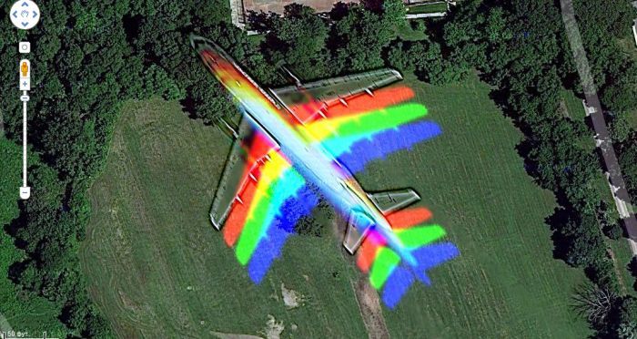 Самолет-радуга на карте Google (6 фото)