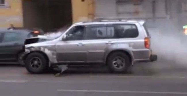Джип протаранил 16 авто на Садовом кольце (10 фото + видео)