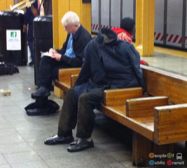 Странные люди в метро. часть 2.  (101 фото)