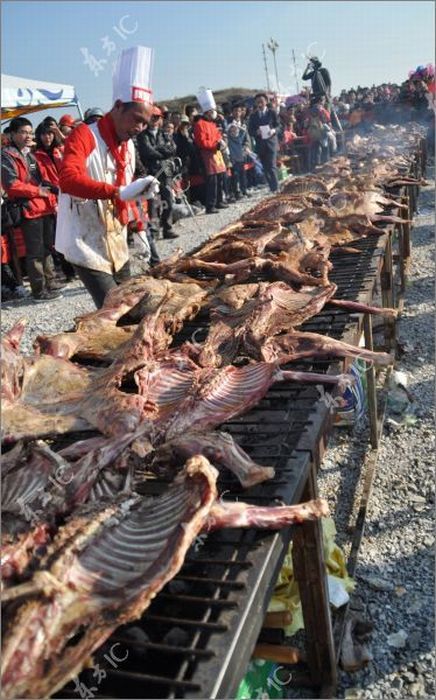 Китаец приготовил 136 коз одновременно (22 фото)