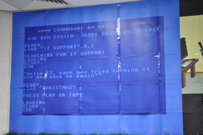 Программисты украсили офис (18 фото)