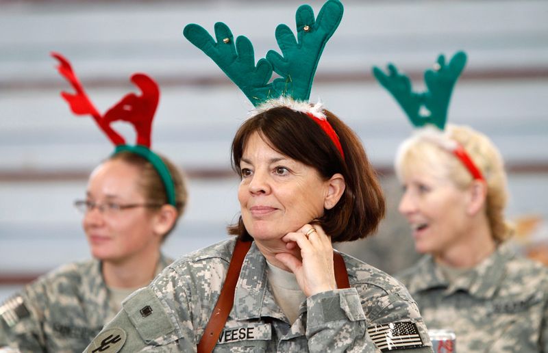 4. Американские военнослужащие из 103 экспедиционного корпуса накануне рождественского сочельника на военной базе в Балладе, в 80 км к северу от Багдада. (REUTERS/Saad Shalash)