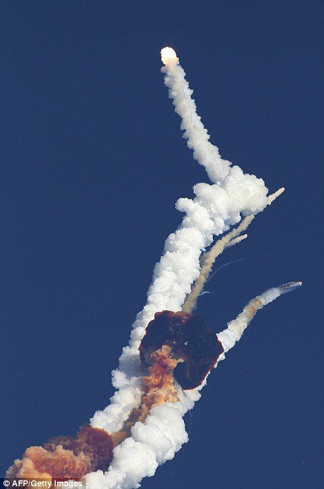 Взрыв беспилотного ракетоносителя (7 фото)