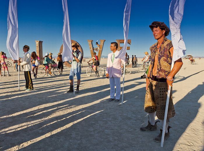 Как женятся на фестивале Burning Man  (20 фото)
