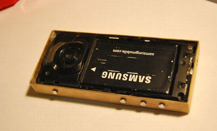 Моддинг телефона Samsung Е590 в стиле стимпанк (15 фото)