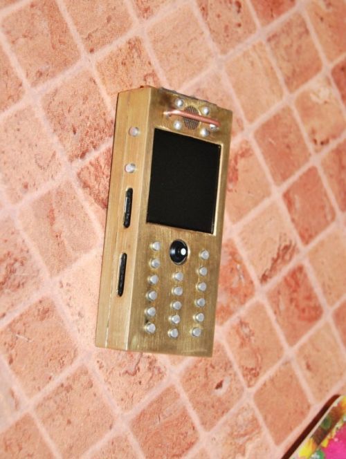 Моддинг телефона Samsung Е590 в стиле стимпанк (15 фото)