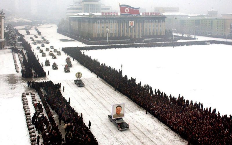 2571 990x621 Северная Корея простилась с Ким Чен Иром