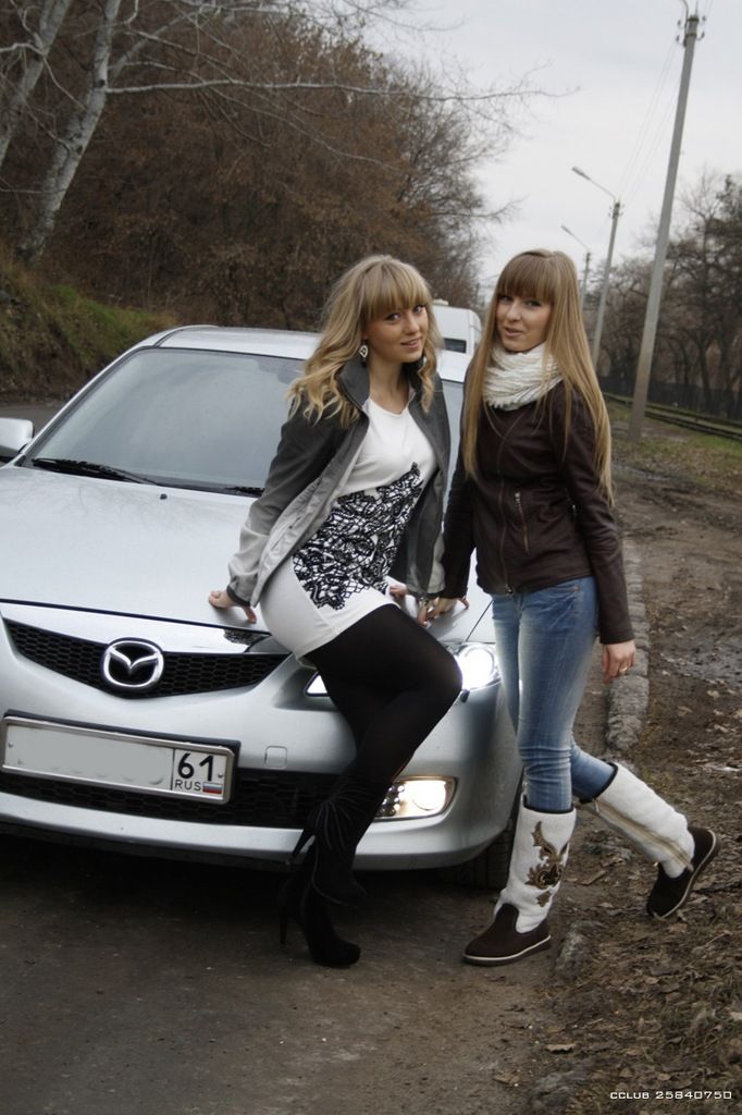 Русская телка сильно. Русские девушки и авто. Две девочки в машине. Фотосессия подруг с машинами.