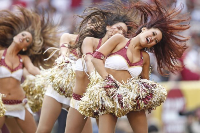 Группа поддержки друзья. Redskins cheerleaders 2007. Девушки из группы поддержки. Костюм группы поддержки. Группа поддержки смешное.